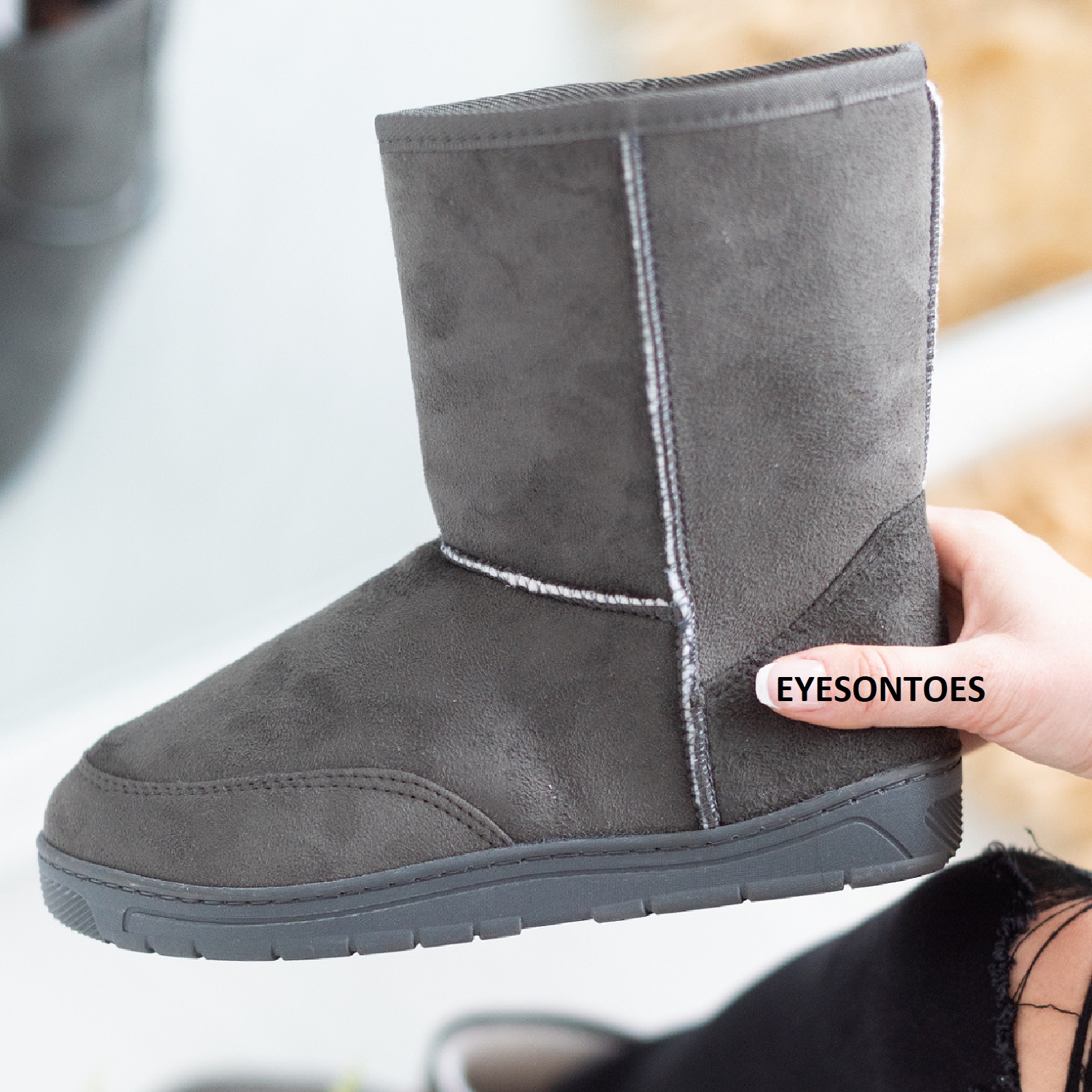 snow boots grip sole